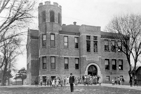 Olin High School in 1903 - the school was located near the present post office